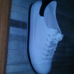 Alice and Olivia White platform. sneakers